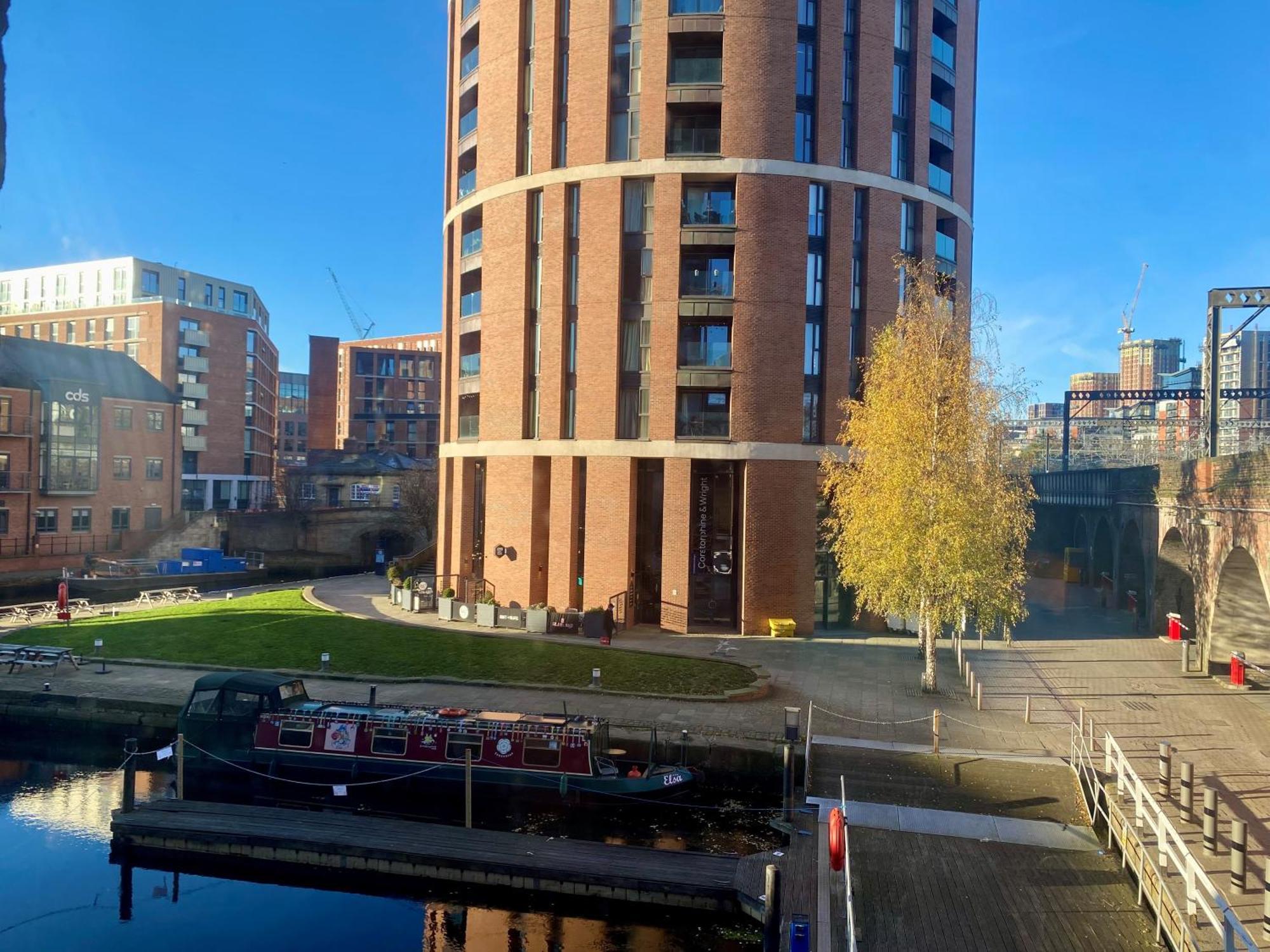 Doubletree By Hilton Leeds Hotel Leeds  Exterior photo